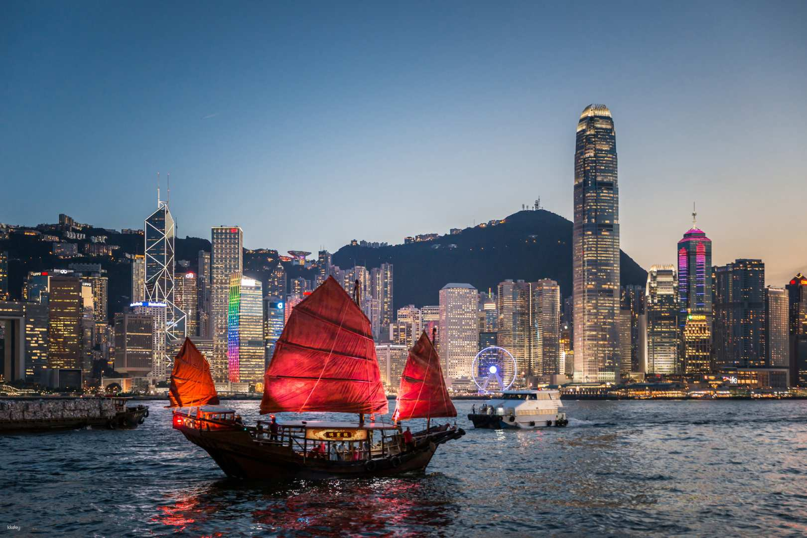 Victoria Harbour Cruise｜Chinese junk boat｜ Dukling - Photo 1 of 8